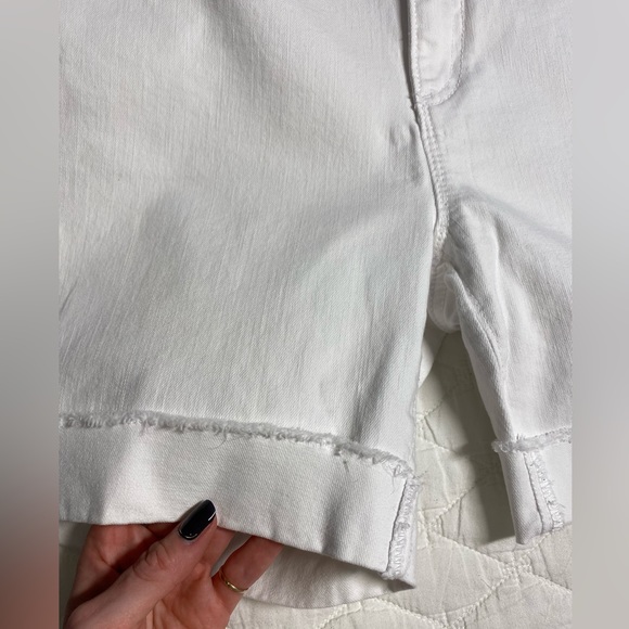Loft Sz 10 White Denim Jean Shorts Mid-Rise Stretch Cuffed Hem 6" Inseam - Picture 4 of 13